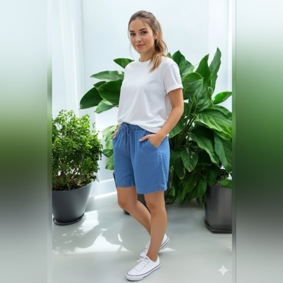 Coral Bay Women's Demin Shorts Size Medium (EUC) - Picture 1 of 9